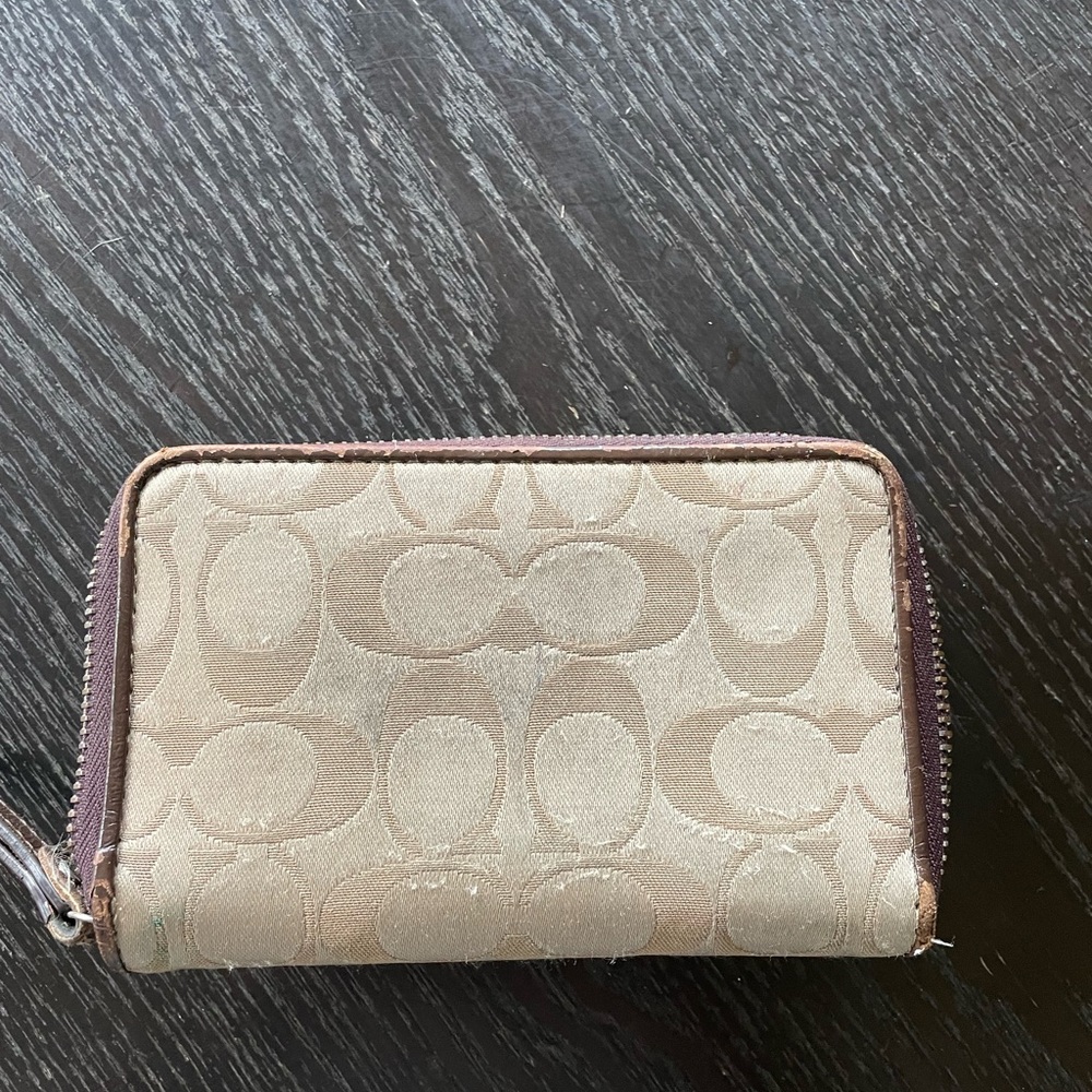 COACH wallet - Picture 2 of 4